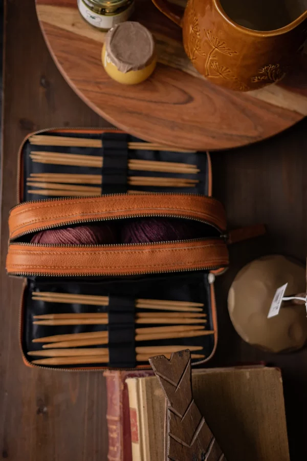 Harmony_Case-Crochet-QB-4336-Whisky_1800x1800